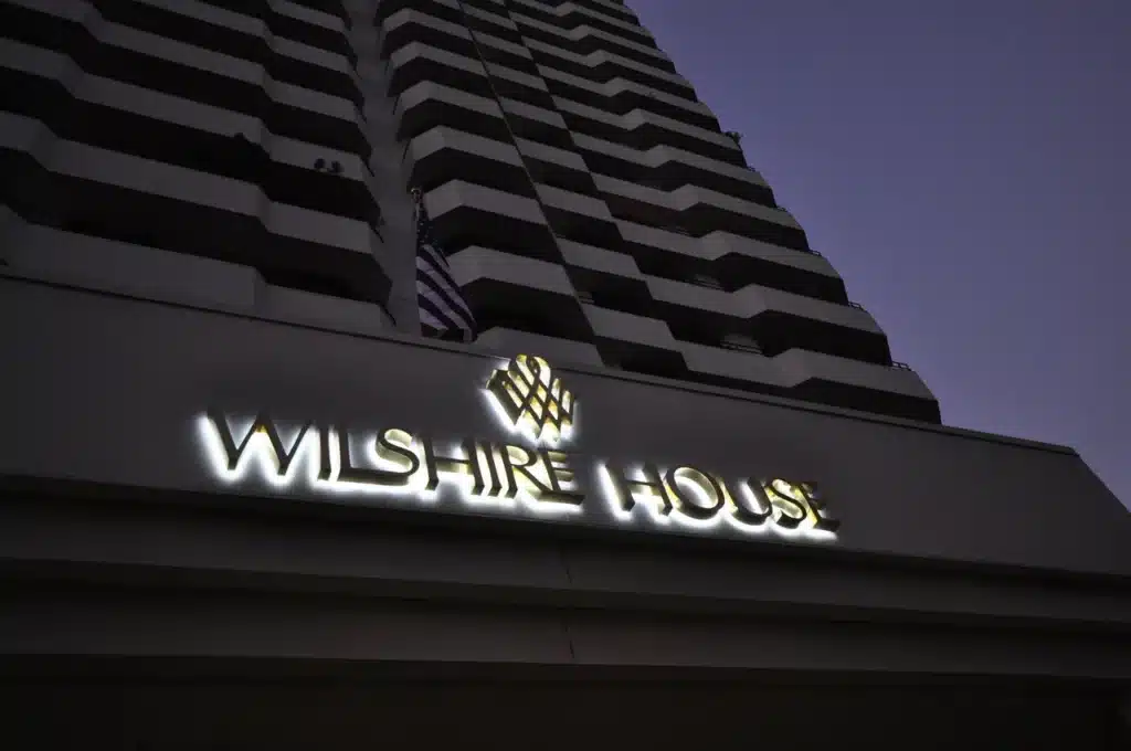 benefits-of-illuminated-signs