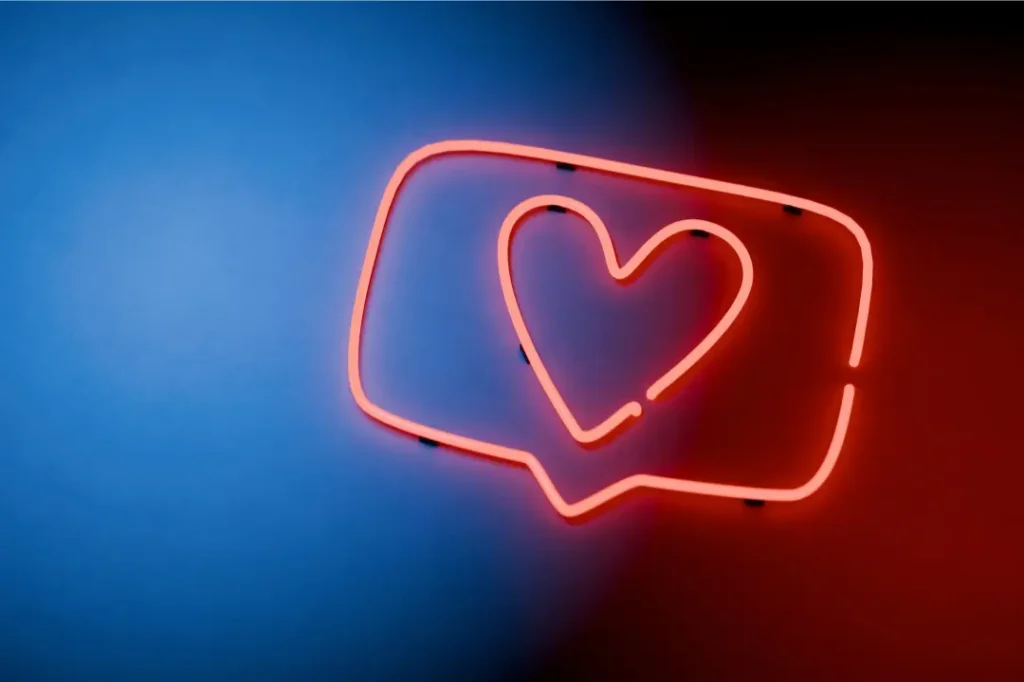 Small Business Signage Trends Every LA Business Owner Should Know 1 Neon heart in speech bubble